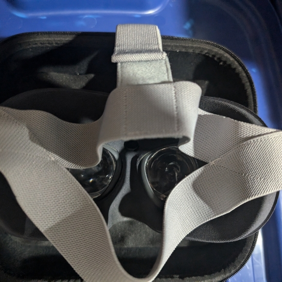 Oculus Go VR headset + case 32gb - Picture 9 of 16